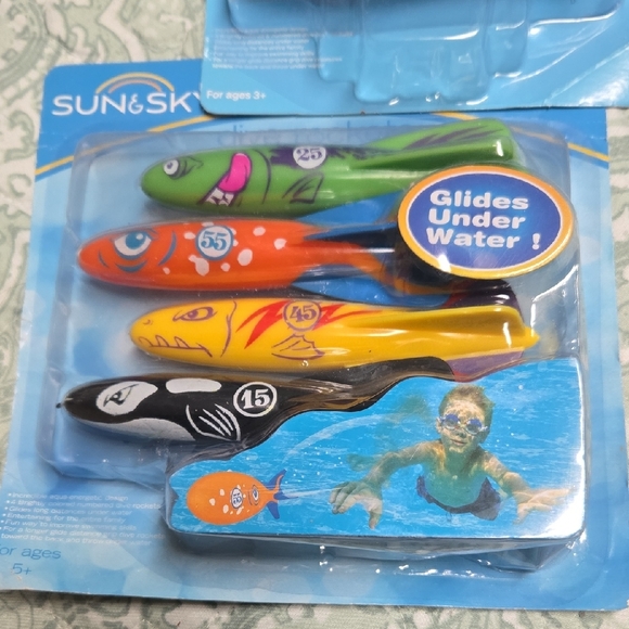 Dive Rockets - Colorful Pool Toys - Picture 3 of 4
